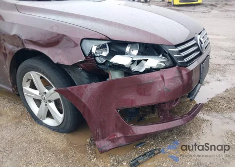 2013 Volkswagen Passat 2.5L Se z USA, uszkodzony, nr VIN 1VWBP7A32DC104190